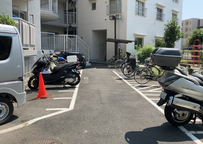 【駐輪場】 | 本厚木リバーサイドマンション参番館 | マンションの駐輪場は、事前に空きがあるか確認を取ると安心です。せっかく入居したのに駐輪スペースがない！なんてことになったら大変ですよね。そこで、内見時や購入前にはまず事前に確認しておくと良いでしょう。