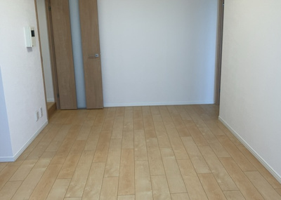 【ダイニング】 | 本厚木リバーサイドマンション参番館 | ダイニングは、食事や家族の団らんスペースとしてだけではなく、ほかの用途としても使用することができます。ダイニングテーブルを置き、食事のためのスペースを作ることでリビングとの差別化を図ることができます。