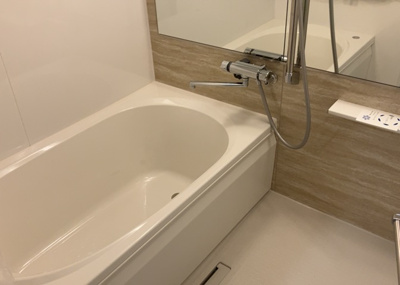 【浴室】 | 本厚木リバーサイドマンション参番館 | 入浴時の快適さも大事なことですが、綺麗な状態を維持できなければ気持ちよく入浴できません。毎日の掃除が楽という点は大事なポイントになります！カビが生えにくく掃除がしやすい、壁や浴槽を選ぶといいでしょう。