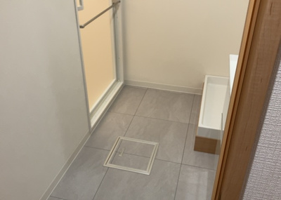 【脱衣所】 | 本厚木リバーサイドマンション参番館 | 洗面脱衣所は「体を綺麗に整える場所」という目的と役割を持っています。そして便利で使い勝手のいい「体を綺麗に整える場所」にするためには、配置や動線、照明や収納計画をしっかりと検討しておく必要があります。