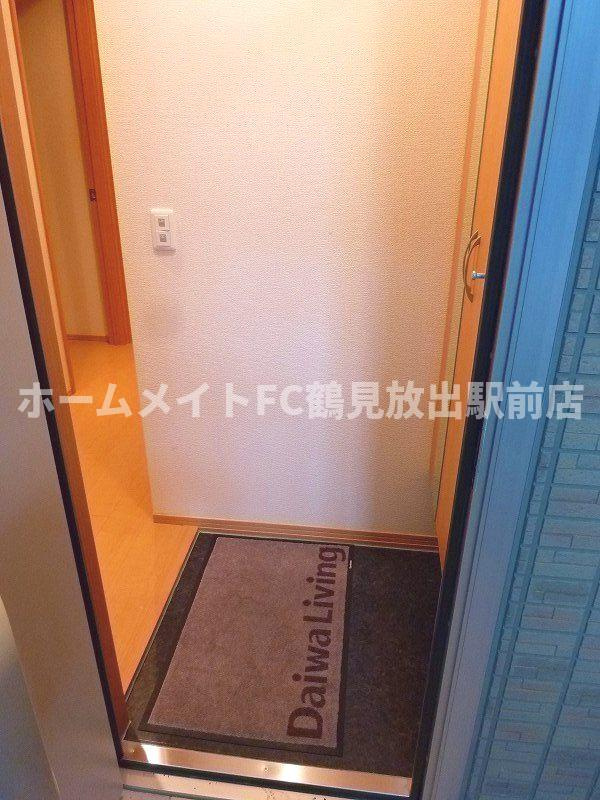 東大阪市鴻池町２丁目のアパートの玄関