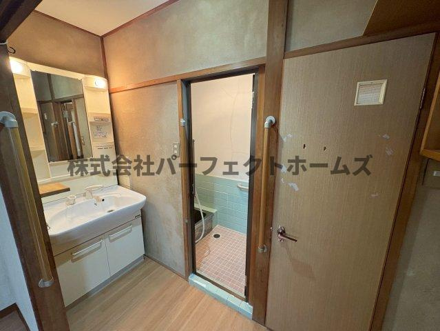 高柳5丁目戸建　賃貸の洗面所|コンパクトで使いやすい洗面所