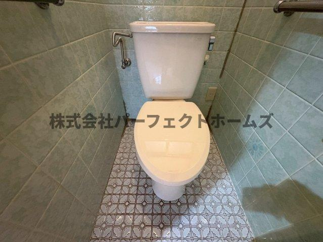 高柳5丁目戸建　賃貸のトイレ|落ち着いた色調のトイレです