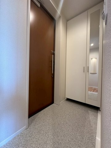 メゾンドルミエールの玄関