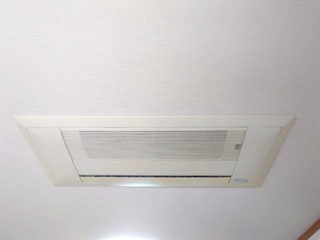 築浅の事務所★ガレージ・倉庫スペースあり★住居に転用可★京丹波町橋爪ハサマのその他|エアコン