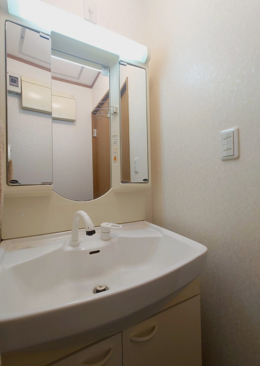 築浅の事務所★ガレージ・倉庫スペースあり★住居に転用可★京丹波町橋爪ハサマの洗面所|洗面台
