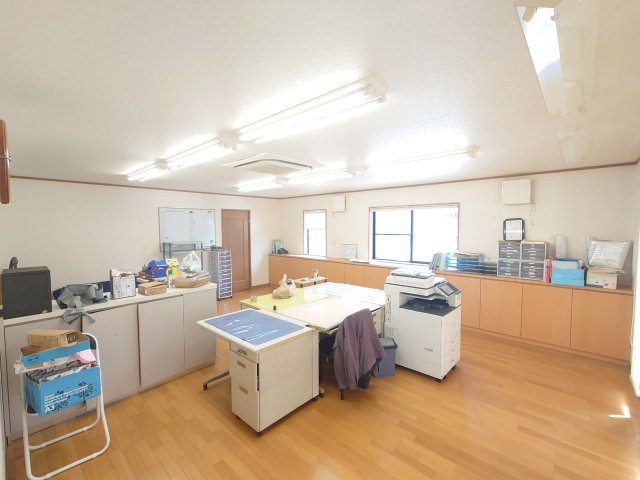 築浅の事務所★ガレージ・倉庫スペースあり★住居に転用可★京丹波町橋爪ハサマのその他|事務所