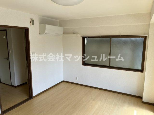 村松ビルの寝室
