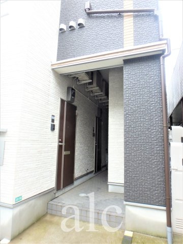 YRoom Ⅱ（ワイルームツー）のエントランス