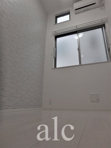 YRoom Ⅱ（ワイルームツー）の居間・リビング|おしゃれな居間です　同建物内別部屋