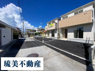 【外観】 | うるま市石川　第7（全4棟）2号棟 | 2号棟　並列駐車2～3台可♪