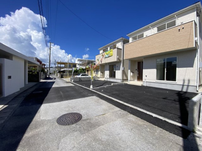 【前面道路含む現地写真】 | うるま市石川　第7（全4棟）2号棟 | ※西側公道4.6m～5.1m♪