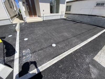 【駐車場】 | うるま市石川　第7（全4棟）2号棟 | 2号棟　並列駐車2～3台可♪EV車充電設備付き♪