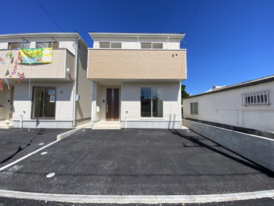 【外観】 | うるま市石川　第7（全4棟）2号棟 | 2号棟　並列駐車2～3台可♪EV車充電設備付き♪