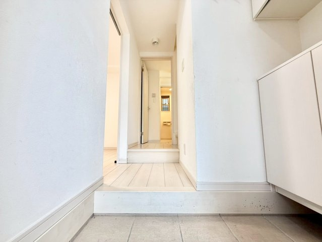 板橋区前野町6丁目　中古戸建の玄関|玄関横にはシューズボックスがついているため、片付いた玄関がキープできます！

現地ご見学希望・資料請求などお気軽にお問い合わせ下さい！
03-5990-5201