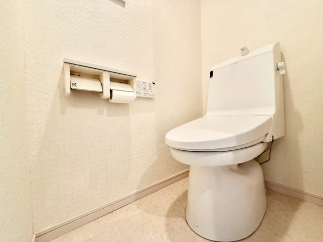 板橋区前野町6丁目　中古戸建のトイレ|トイレには快適なウォシュレット付き！

現地ご見学希望・資料請求などお気軽にお問い合わせ下さい！
03-5990-5201
