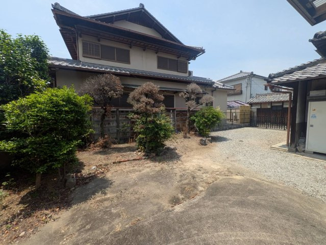 和泉市黒鳥町戸建（平屋）6DK（はなれ含む）の庭
