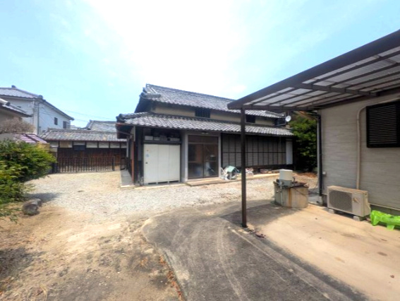 和泉市黒鳥町戸建（平屋）6DK（はなれ含む）の庭