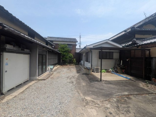 和泉市黒鳥町戸建（平屋）6DK（はなれ含む）の庭