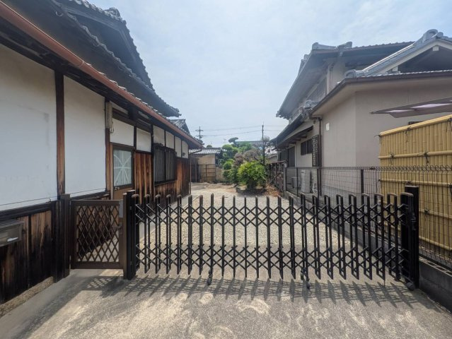 和泉市黒鳥町戸建（平屋）6DK（はなれ含む）のエントランス