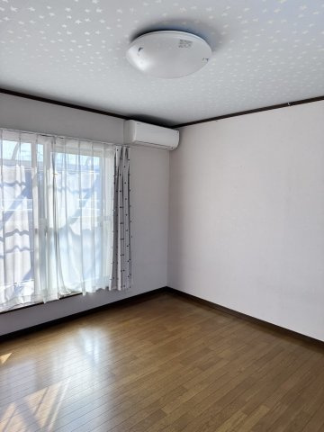 和泉市王子町戸建の洋室