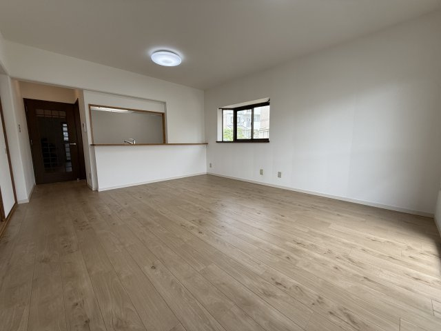 コンフォール学園緑が丘第2　弐七号棟の居間・リビング