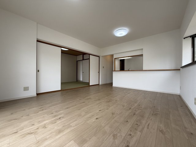 コンフォール学園緑が丘第2　弐七号棟の居間・リビング