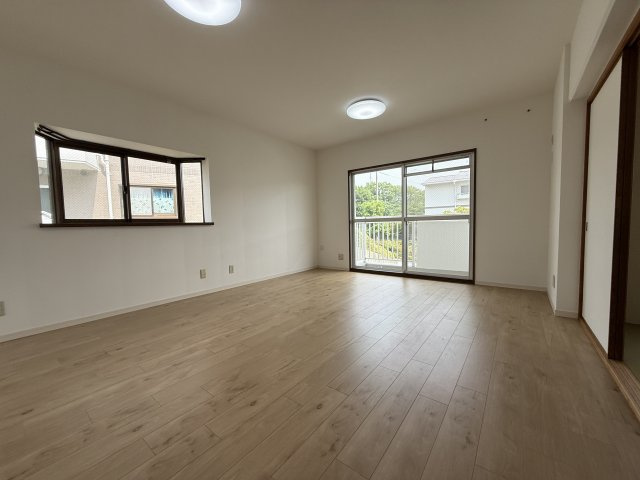 コンフォール学園緑が丘第2　弐七号棟の居間・リビング