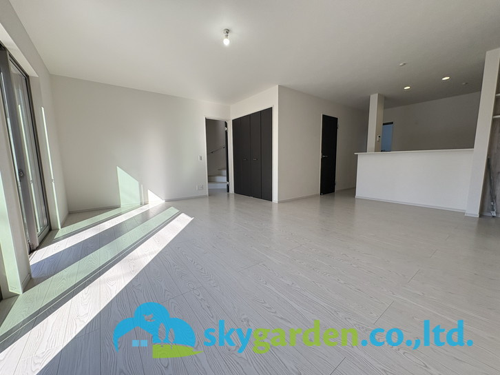 茅ヶ崎市柳島2期　新築戸建　全2棟2号棟の居間・リビング