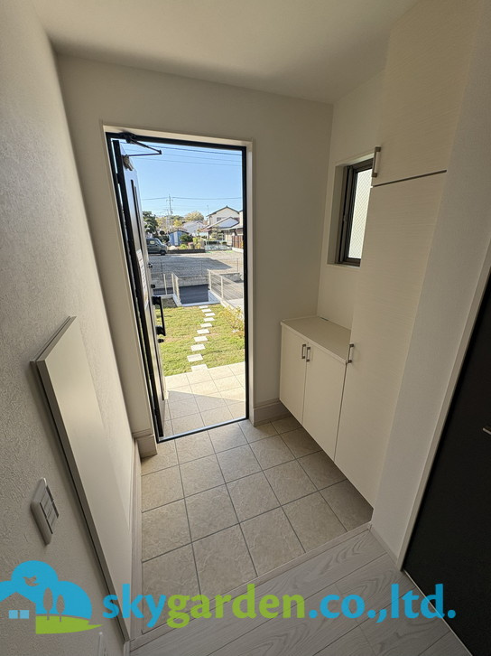 茅ヶ崎市柳島2期　新築戸建　全2棟2号棟の玄関