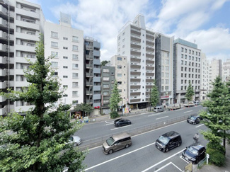 【展望】 | 眼前に広がる空の雄大さと、このお部屋の自慢の一つである「眺望」をご覧ください。毎日、この景色を独り占めできる新生活に夢が広がります。～即日のご見学可能～　お問合せはお気軽にどうぞ。
