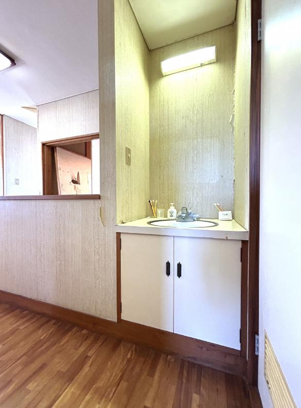 日立市滑川本町1丁目　中古戸建の独立洗面台