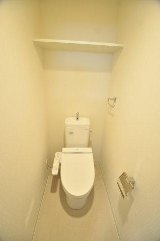 大阪市城東区成育４丁目の賃貸マンションのトイレ