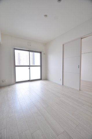 大阪市城東区成育４丁目の賃貸マンションの居間・リビング