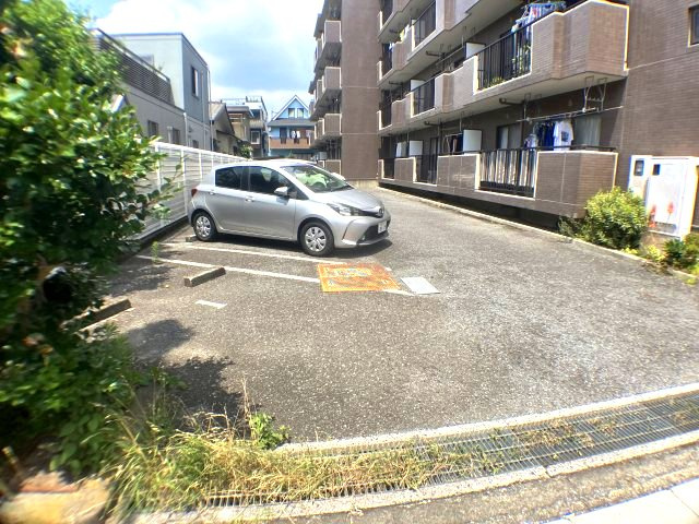 Dwellの駐車場