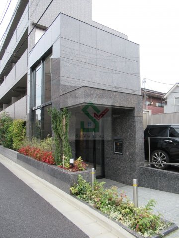 ルーブル中村橋参番館のエントランス