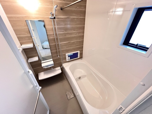 【浴室】 | 練馬区谷原6丁目　新築一戸建住宅（成増店） | 1坪タイプ採用の広々浴室採用。心身ともに一日の疲れを癒しましょう☆
