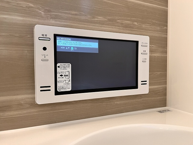 【浴室】 | 練馬区谷原6丁目　新築一戸建住宅（成増店） | 浴室には大型TV標準装備。湯あたりに注意ください☆