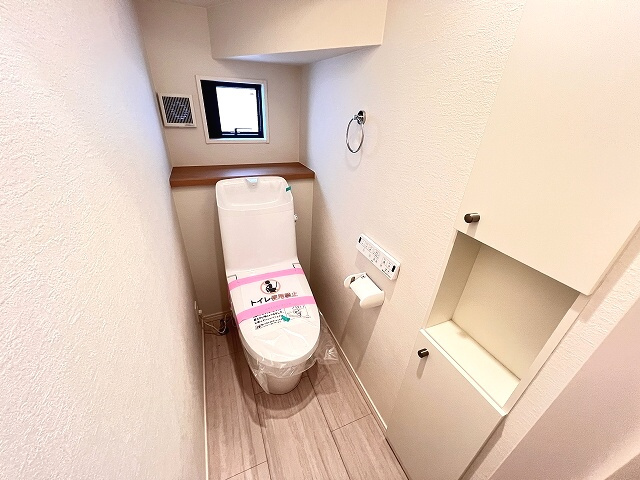 【トイレ】 | 練馬区谷原6丁目　新築一戸建住宅（成増店） | 1階、2階それぞれにあるため、忙しい朝の時間帯のトイレ競争も安心です。