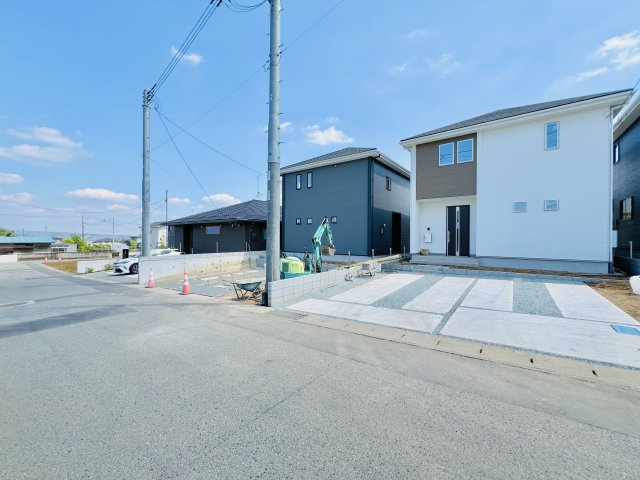 北群馬郡吉岡町の前面道路含む現地写真|車の通りも少なく駐車も楽々♪