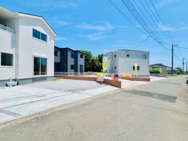 吉岡町漆原の前面道路含む現地写真|閑静な住宅地◎