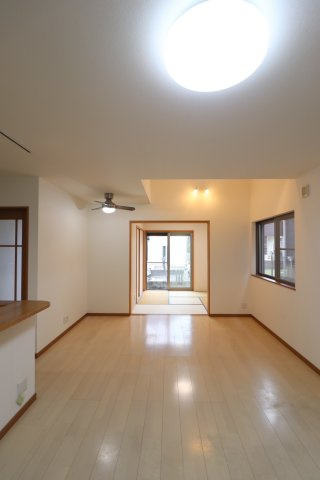 富田林市金剛錦織台　4LDKの居間・リビング