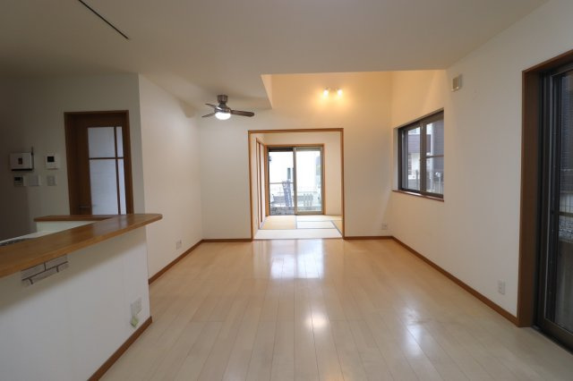 富田林市金剛錦織台　4LDKの居間・リビング