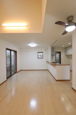 富田林市金剛錦織台　4LDKの居間・リビング