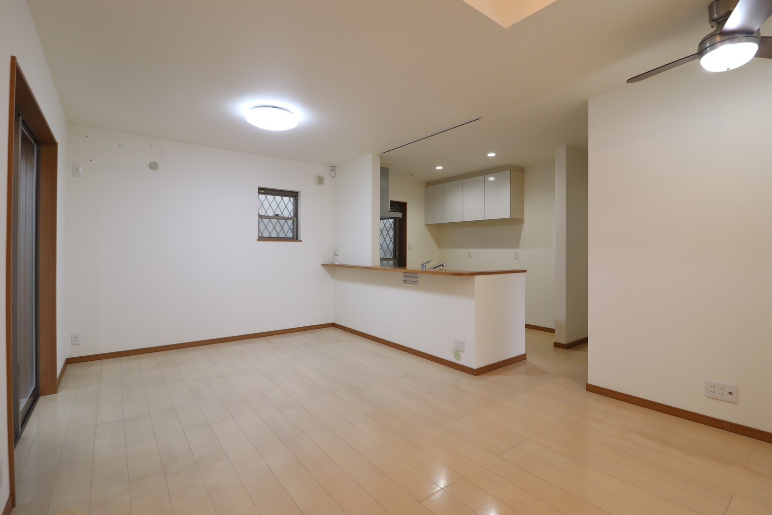 富田林市金剛錦織台　4LDKの居間・リビング