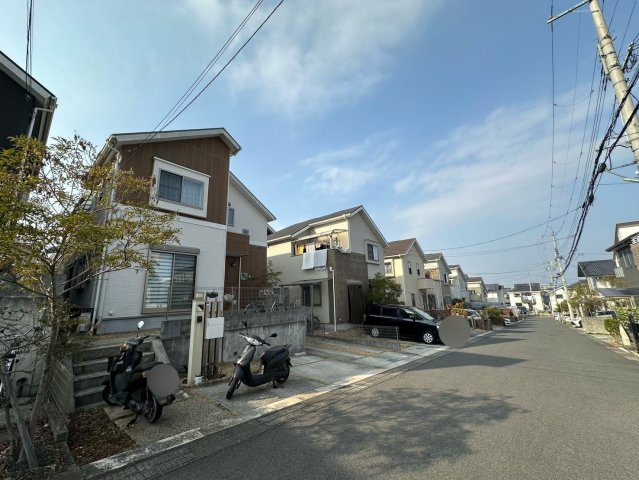 富田林市金剛錦織台　4LDKの前面道路含む現地写真