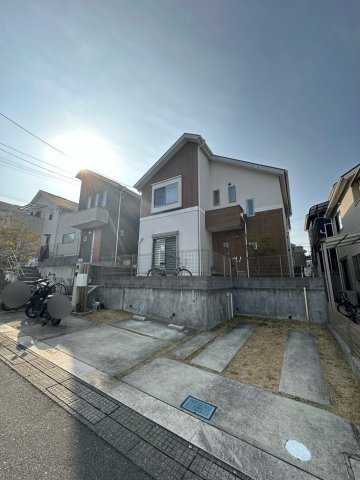 富田林市金剛錦織台　4LDKの前面道路含む現地写真