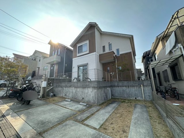 富田林市金剛錦織台　4LDKのエントランス