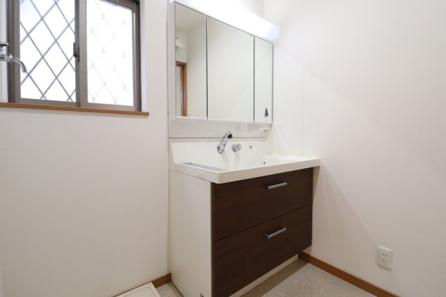 富田林市金剛錦織台　4LDKの独立洗面台