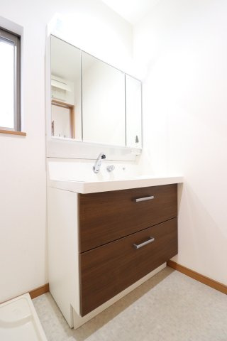 富田林市金剛錦織台　4LDKの独立洗面台